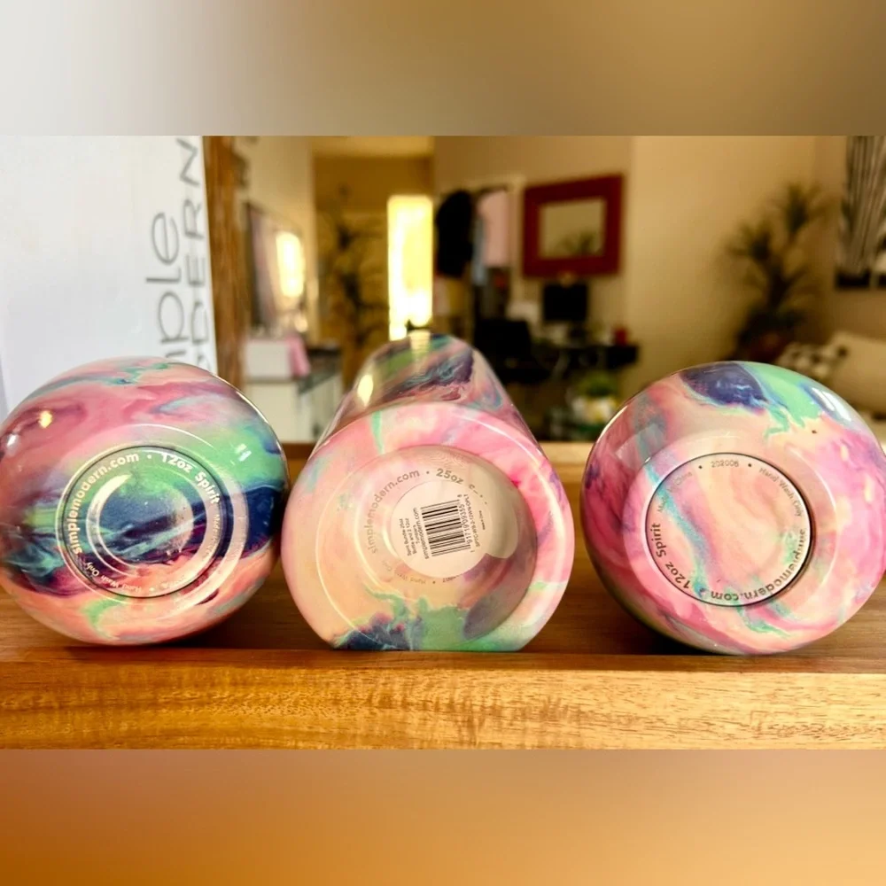 NIB
Simple Modern Beverage Bundle 
1 25 oz. Beverage Bottle
2 12oz Tumblers - Picture 8 of 8